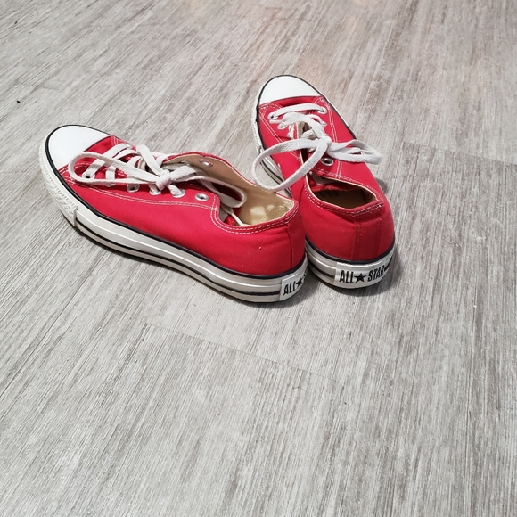 Red Converse Low Tops size 39 - Picture 2 of 4